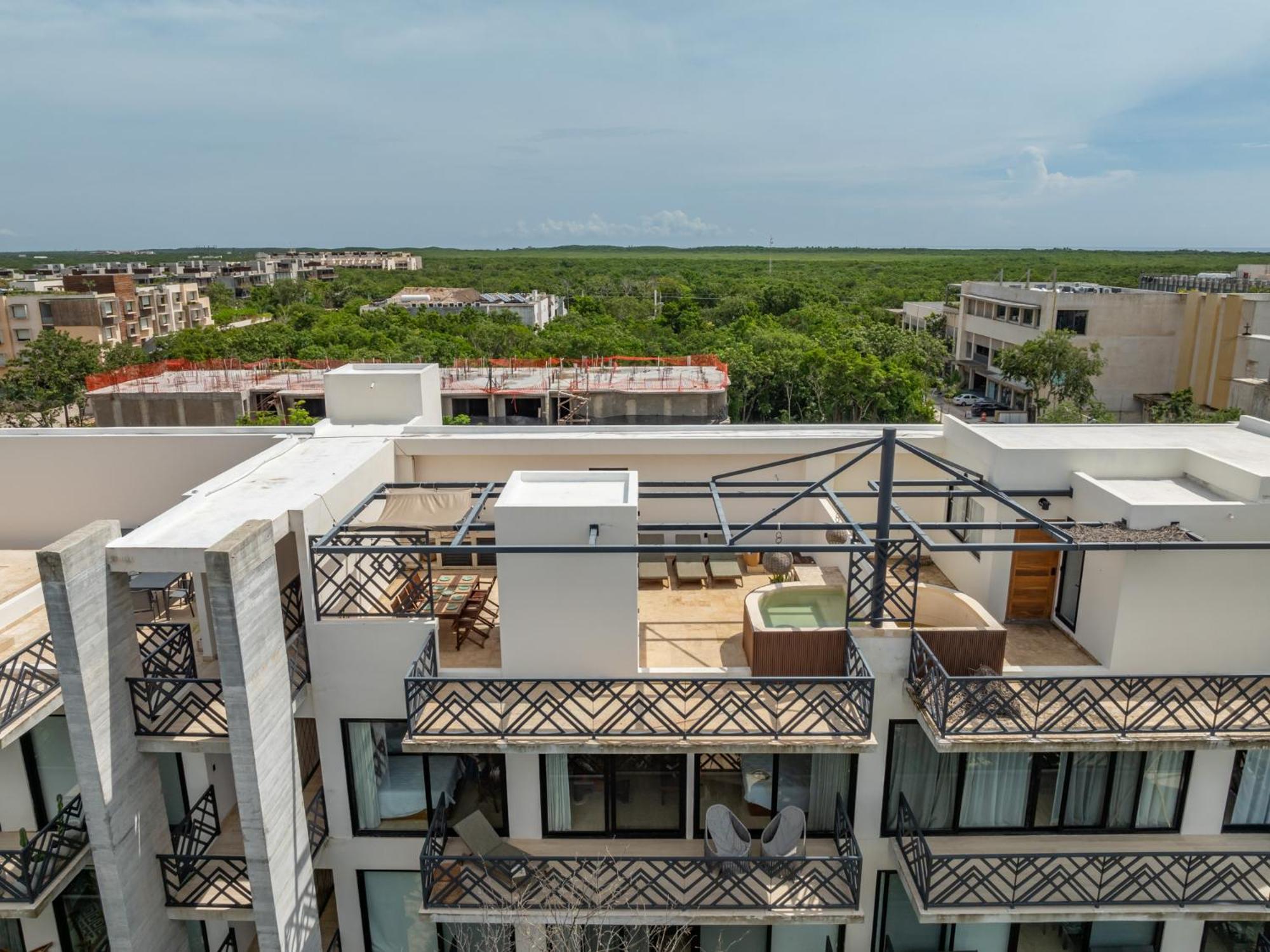 Stylish 2br Penthhouse, Private Terrace, Grill And Pool
